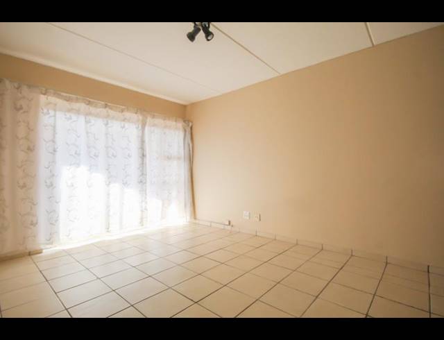 1 BEDROOM APARTMENT FOR SALE IN ROOIHUISKRAAL NORTH